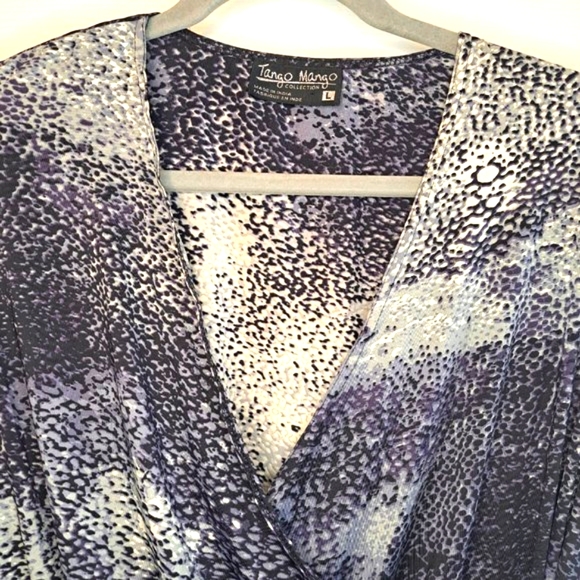 Tango Mango Wrap Style V Neck Patterned Blouse Size Large - Picture 3 of 6